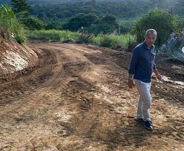 Camacã: Prefeitura realiza mais manutenção em ruas da cidade com patrolamento e cascalhos
